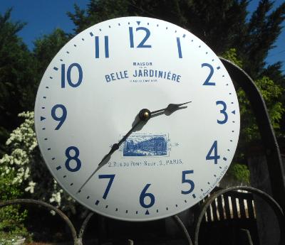 Horloge émaillée ronde bombée Belle jardinière cadran émail bleu