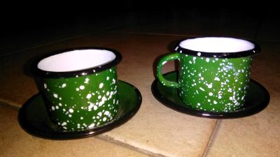 Lot 2 tasses émaillées café expresso émail vert moucheté: vaisselle émaillée tendance