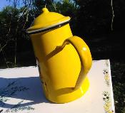 Cafetière émaillée jaune Chocolat Banania: la célèbre marque en émail éclatant