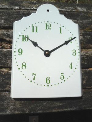 Horloge émaillée Blanche, cadran chiffres verts made in France