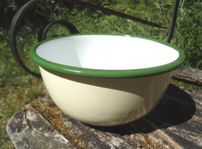 Saladier émaillé blanc Ivoire forme bol 17 cm: vaisselle extérieure incassable
