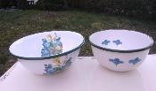 Saladiers émaillés 2 tailles motif fleur bleue vaisselle émaillée émail et cetera
