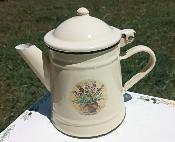 Cafetière émaillée fleurs en pot, herbes aromatiques déco cuisine vintage