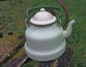 Bouilloire émaillée vintage vert pâle tous feux 1 Litre