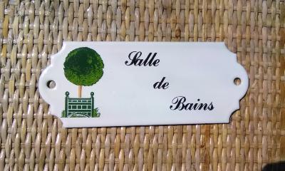 Plaque de porte salle de bains émaillée jardin à la française 