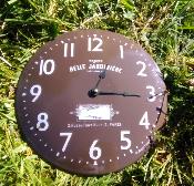 Horloge émaillée ronde bombée Belle jardinière émail couleur chocolat 