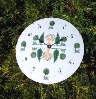 Horloge émaillée ronde jardin à la française pendule bombée originale
