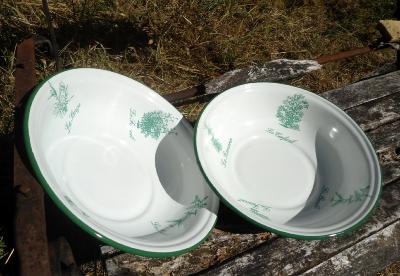 2 Saladiers émail blanc décor Aromates 26 cm: vaisselle émaillée