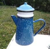 Cafetière Vintage émaillée Bleu moucheté à filtre tous feux: acier émaillé