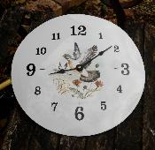 Horloge émaillée ronde bombée décor Canard sauvage plaque émail vintage