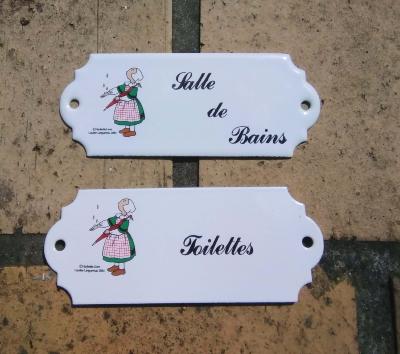 2 plaques émaillées bécassine toilettes salle de bains brocante émail et cetera