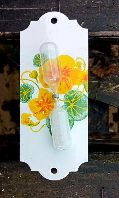 Sablier deco vintage fleurs capucines émaillé, accessoire déco cuisine