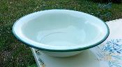Ancienne cuvette émaillée objet traditionnel grande taille émail vert pâle