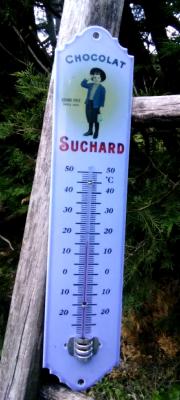 Thermomètre métal émaillé publicitaire Suchard garçon: thermomètre décoratif vintage
