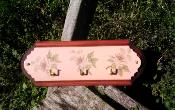 Plaque maille rose Vintage motif fleur Roses Porte cls luxe sur bois massif