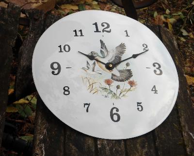 Horloge émaillée décorative ronde bombée Gibier plume