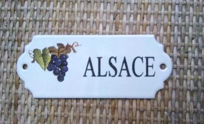 Plaque cave émaillée Alsace décor raisin émail véritable