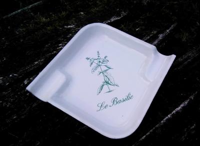 Cendrier émaillé herbes aromatiques basilic pratique et sain