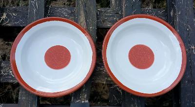2 assiettes émaillées pique-nique rouges création originale Arémail Emalia 