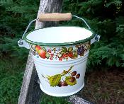 Petit seau émaillé motif fruits idée cuisine déco émail et cetera