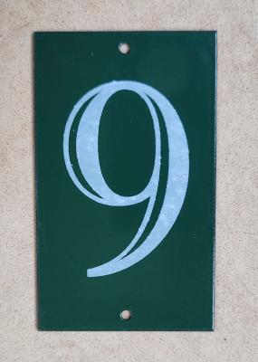 Petite plaque émaillée numéro de maison N° 9  vert émail et cetera
