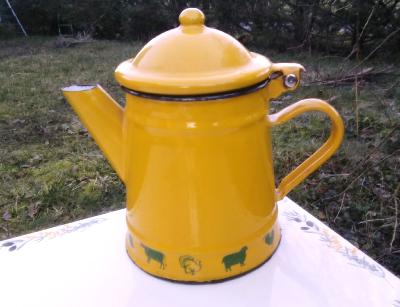 Cafetière émaillée jaune animaux déco, vaisselle émaillée déco cuisine vintage