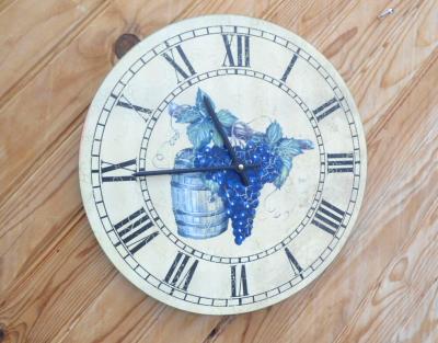Grande horloge bois décor Raisin: pendule de qualité à petit prix 