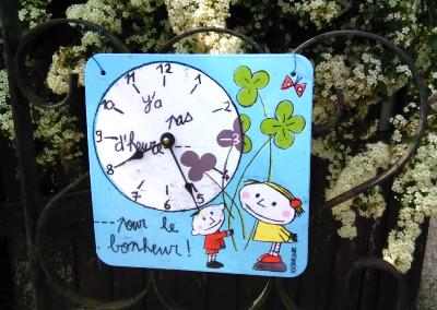 Horloge émaillée carrée Bonheur, bleu bonheur à petit prix