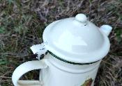 Cafetière émaillée décor jardin, vaisselle émaillée vintage