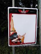 Plaque émaillée Facom Pin Up, plaque émaillée publicitaire outils garage Mémo