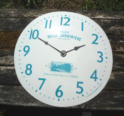 Horloge émaillée vintage bombée Belle jardinière cadran bleu turquoise