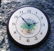 Horloge maille ronde sur bois massif motif fleur en pot 