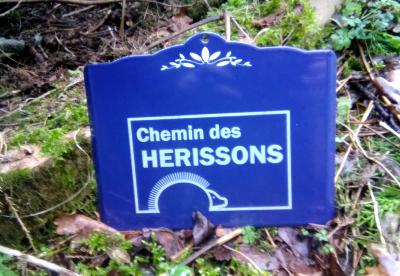 Plaque de rue Hérisson en émail:  vraie plaque émaillée pour le jardin